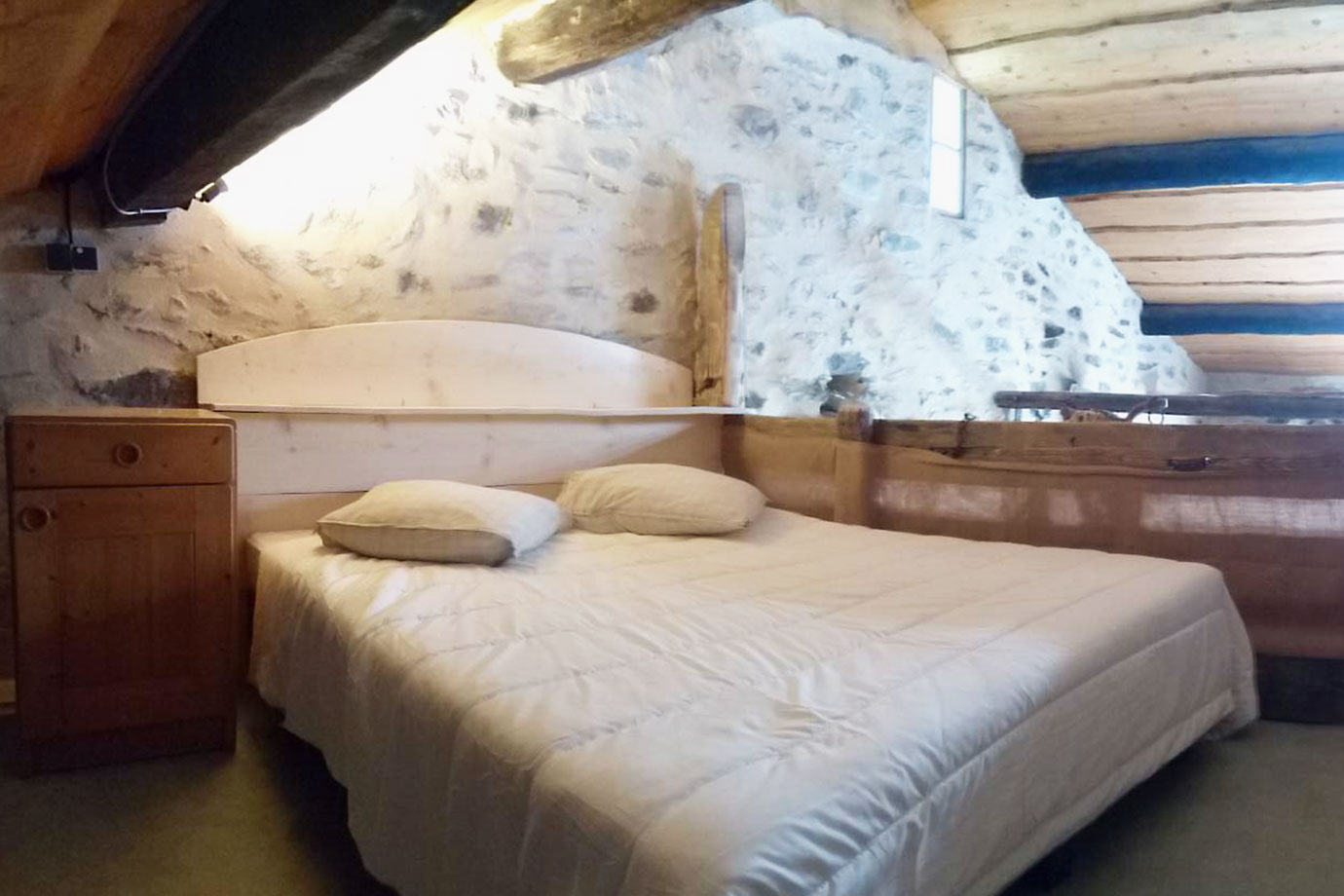 chambre lit double, chalet du Cormet Roselend